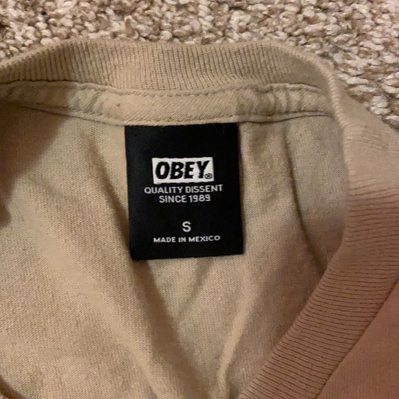 beige obey t shirt - Picture 3 of 3